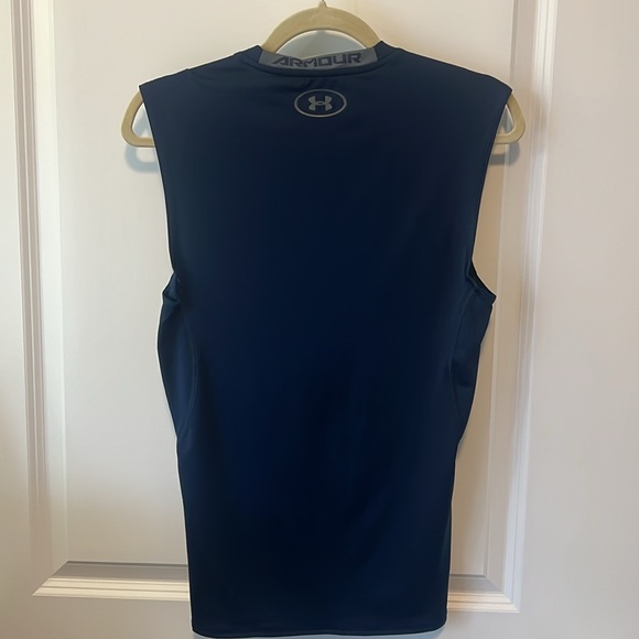 ☀️☀️Under Armour medium compression tank☀️☀️ - Picture 3 of 3
